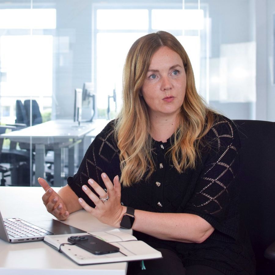 Anja Balsfulland im Beratungsgespräch